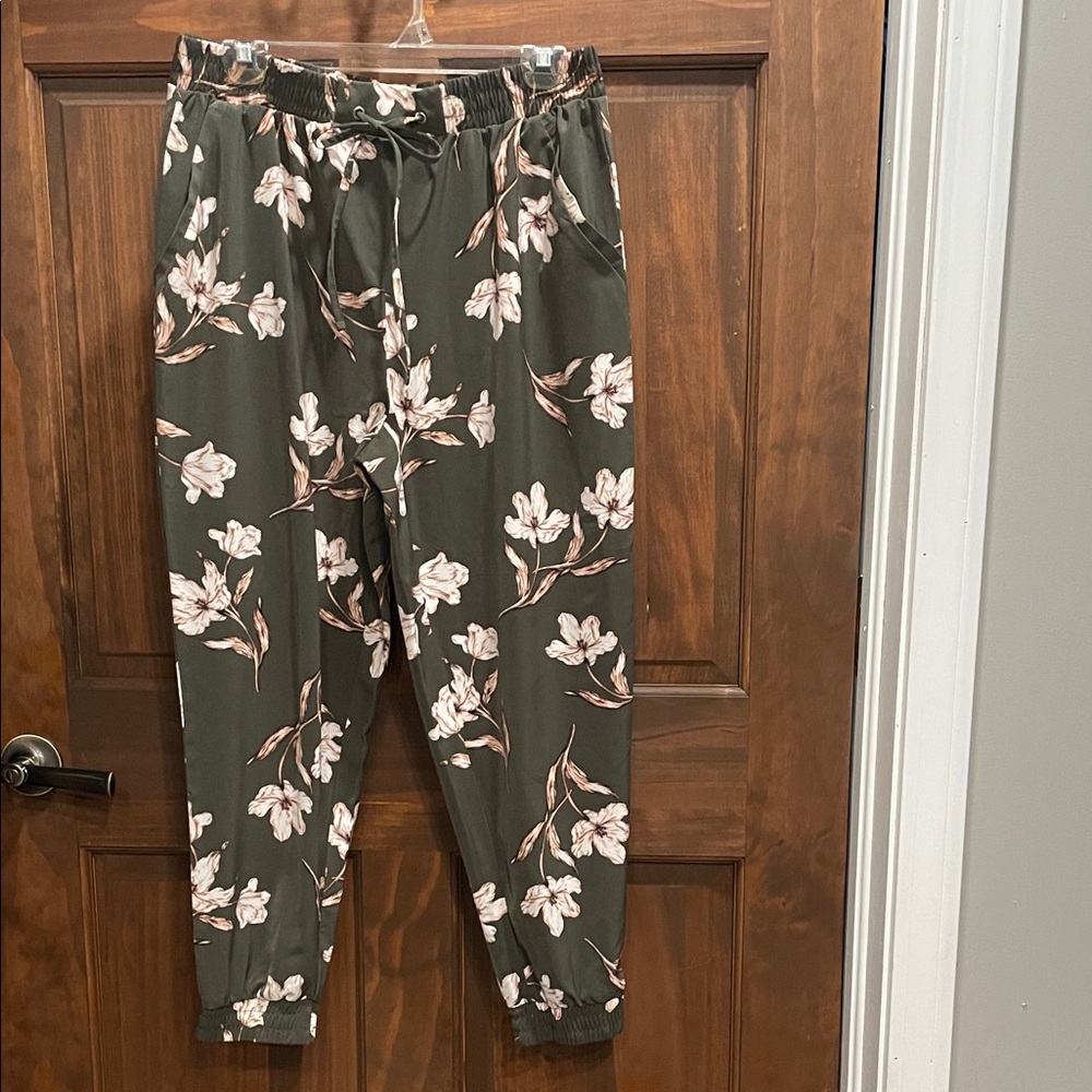 Charlotte Ronson Olive Floral Jogger Pants